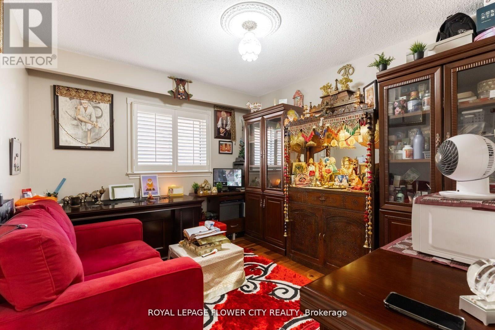 Photo 47 of 15 Thistle Ridge Drive E, Vaughan ON