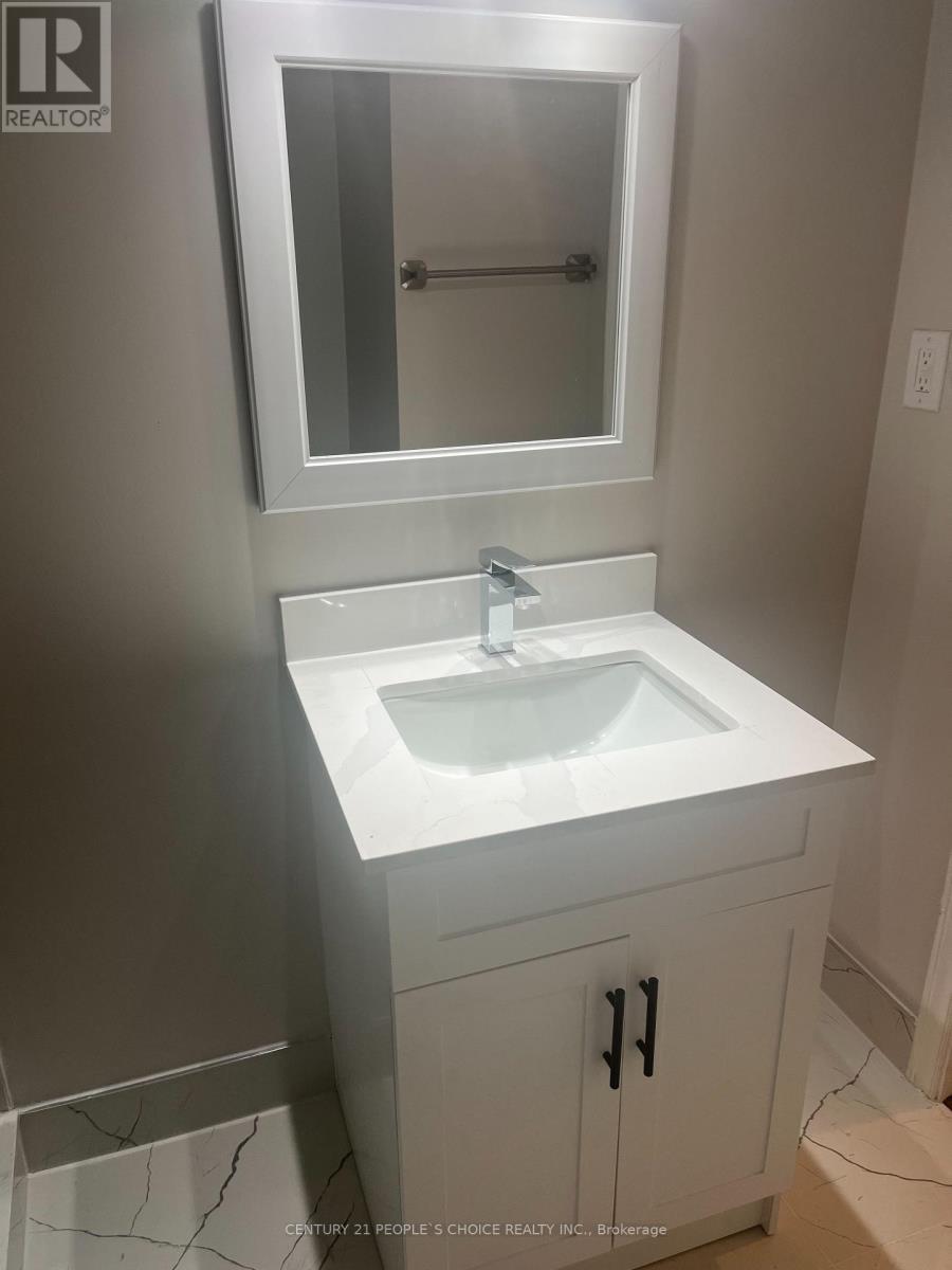 Photo 8 of Bsmt 973 Francine Crescent, Mississauga ON