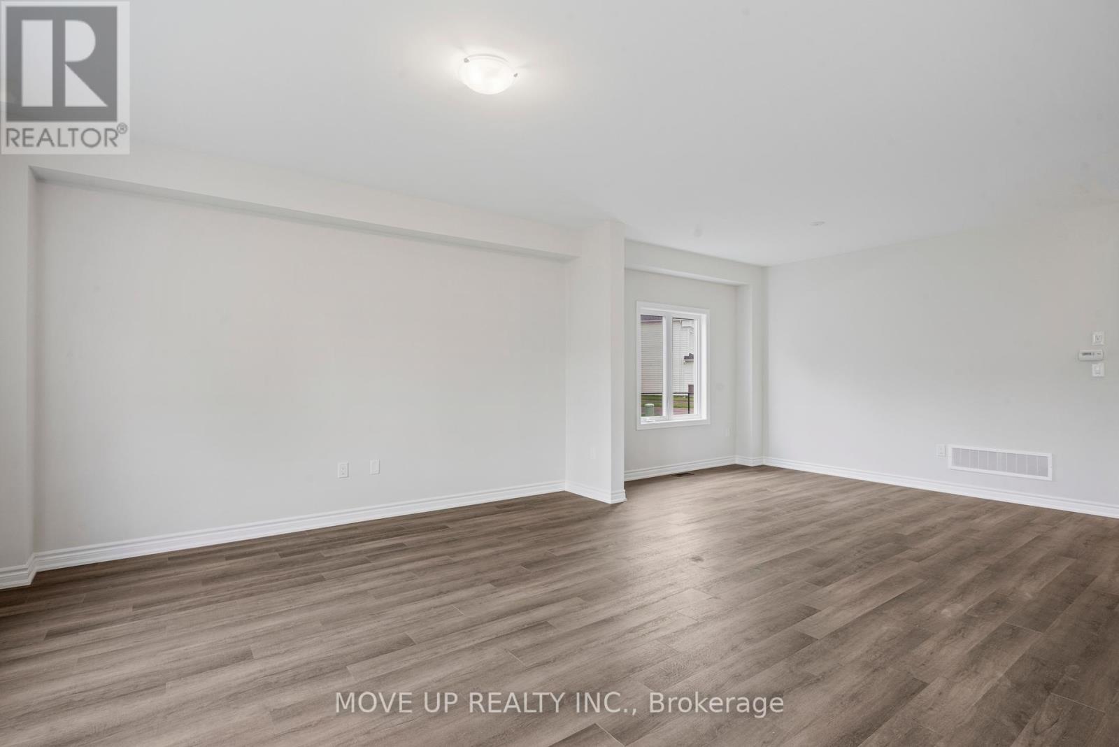 Photo 11 of 335 Beechwood Forest Lane, Gravenhurst ON