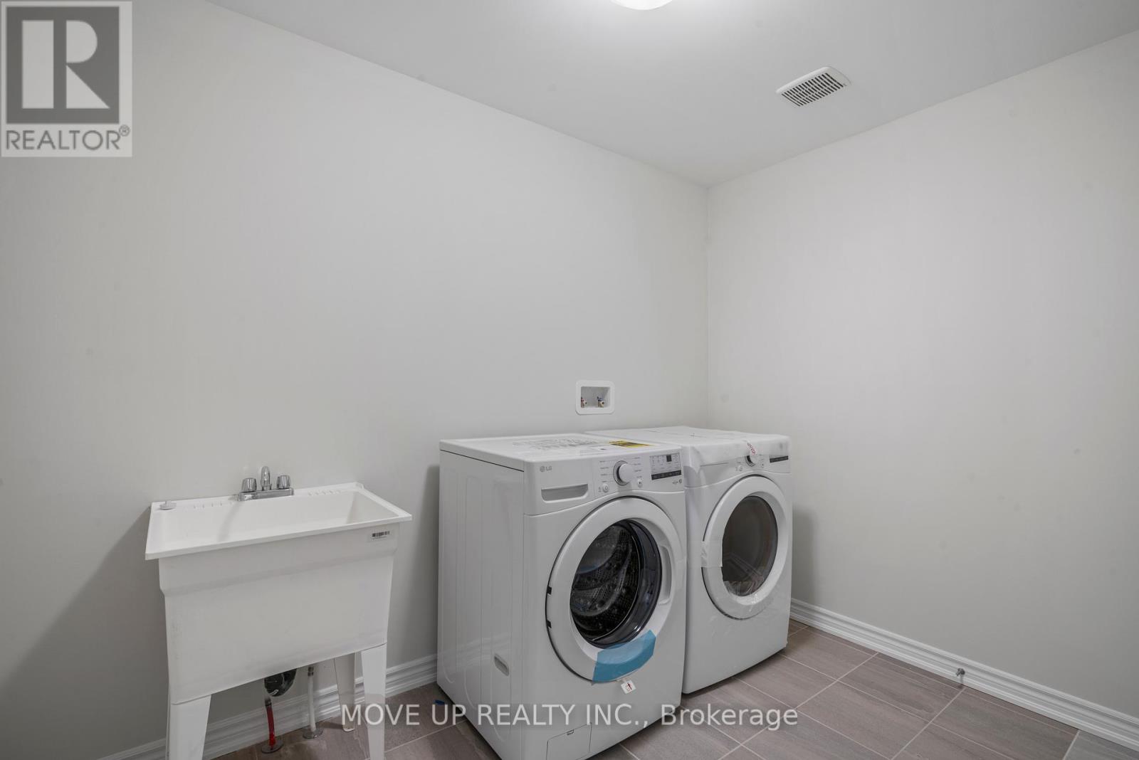 Photo 20 of 335 Beechwood Forest Lane, Gravenhurst ON