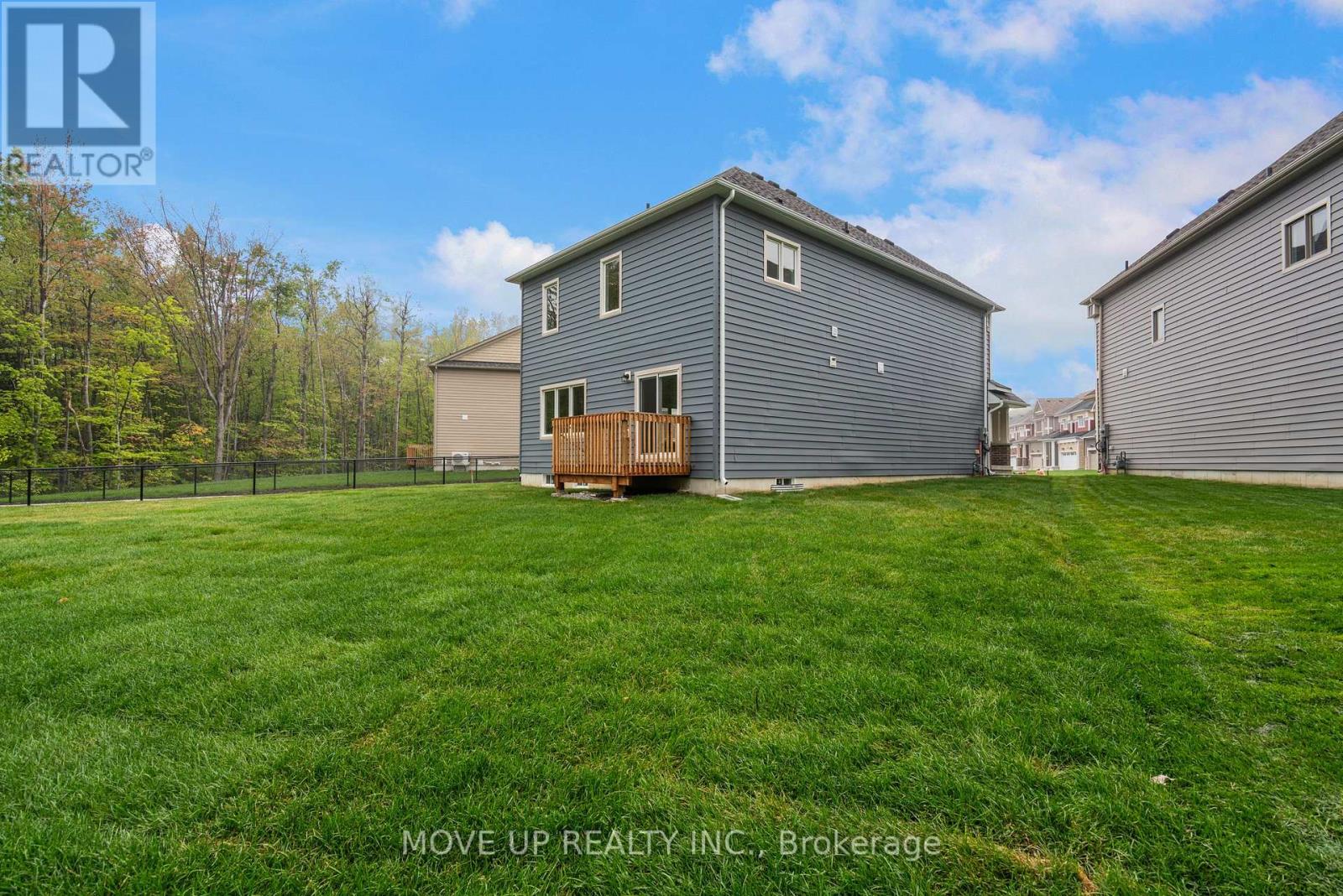 Photo 32 of 335 Beechwood Forest Lane, Gravenhurst ON