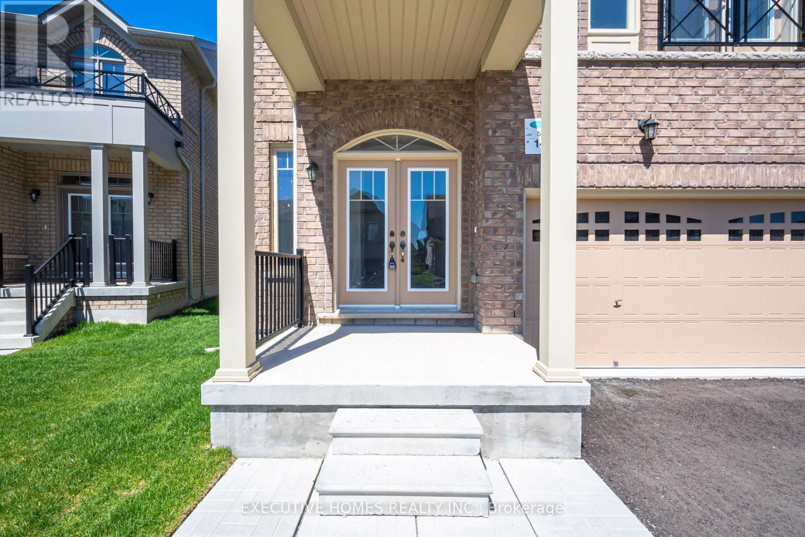 Photo 1 of 14 Mac Campbell Way, Bradford West Gwillimbury ON