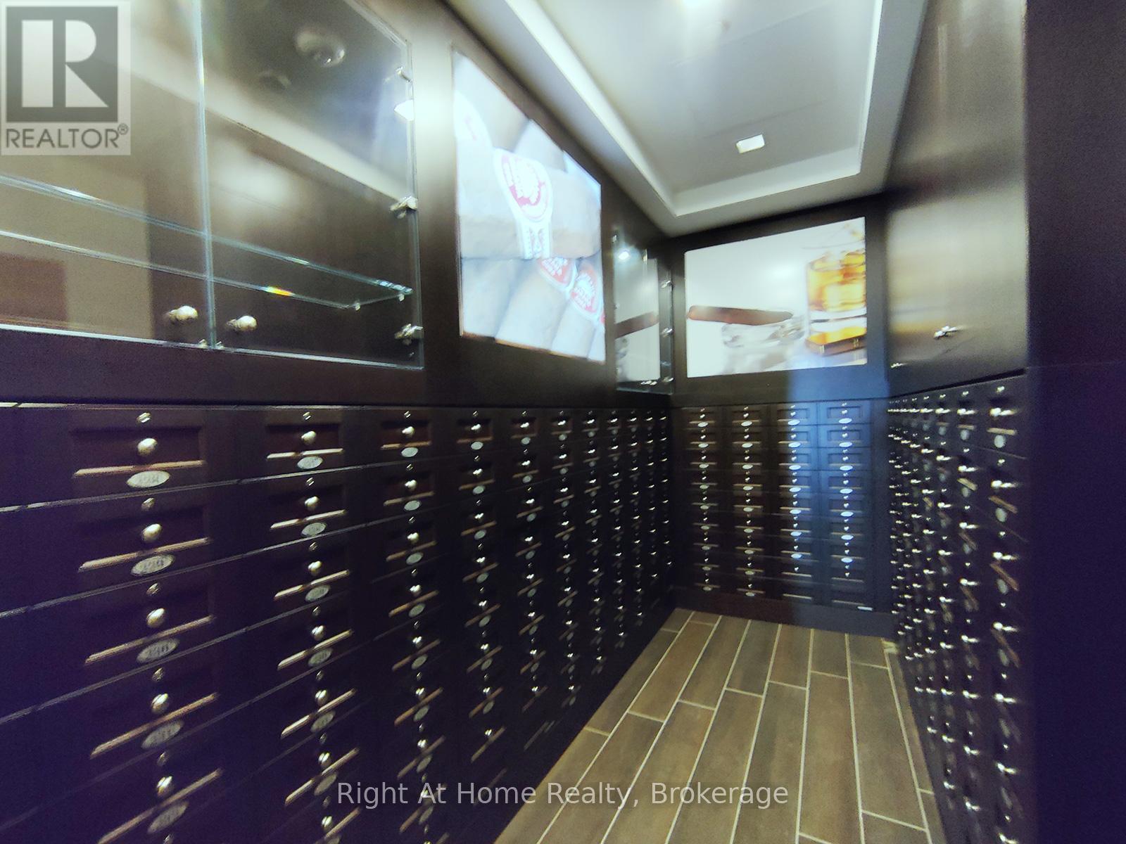 Photo 11 of 4401 20 Shore Breeze Drive, Toronto ON