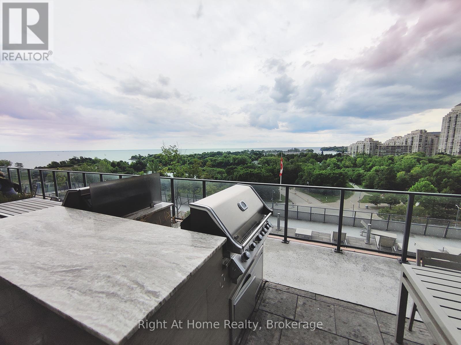 Photo 13 of 4401 20 Shore Breeze Drive, Toronto ON