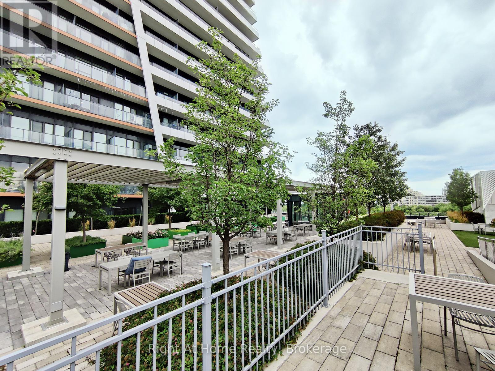 Photo 14 of 4401 20 Shore Breeze Drive, Toronto ON