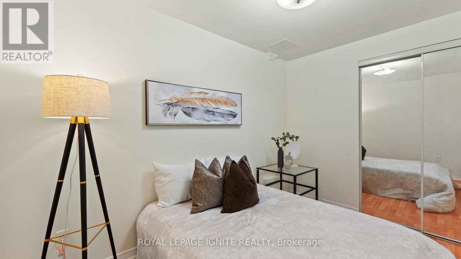 Photo 24 of 57 401 Sewells Road, Toronto ON