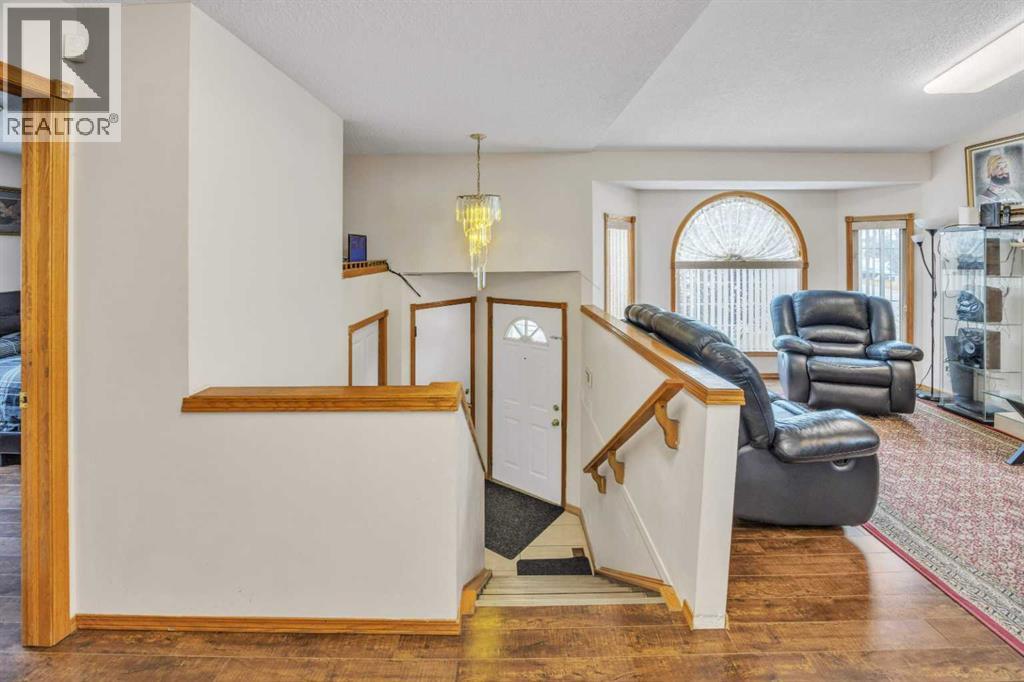 Single Family House Bi-level for Sale in  Coral Keys Drive NE Coral Springs Calgary 