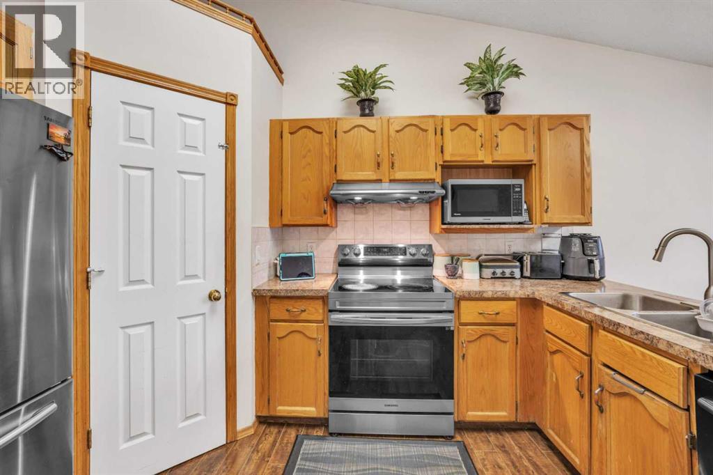 Single Family House Bi-level for Sale in  Coral Keys Drive NE Coral Springs Calgary 