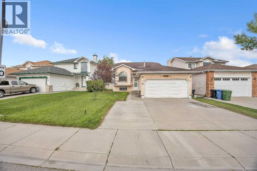 Single Family House Bi-level for Sale in  Coral Keys Drive NE Coral Springs Calgary 