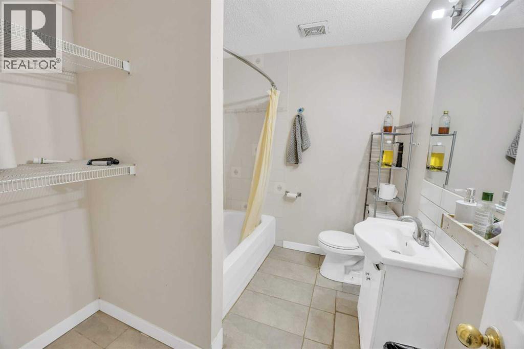 Single Family House Bi-level for Sale in  Coral Keys Drive NE Coral Springs Calgary 