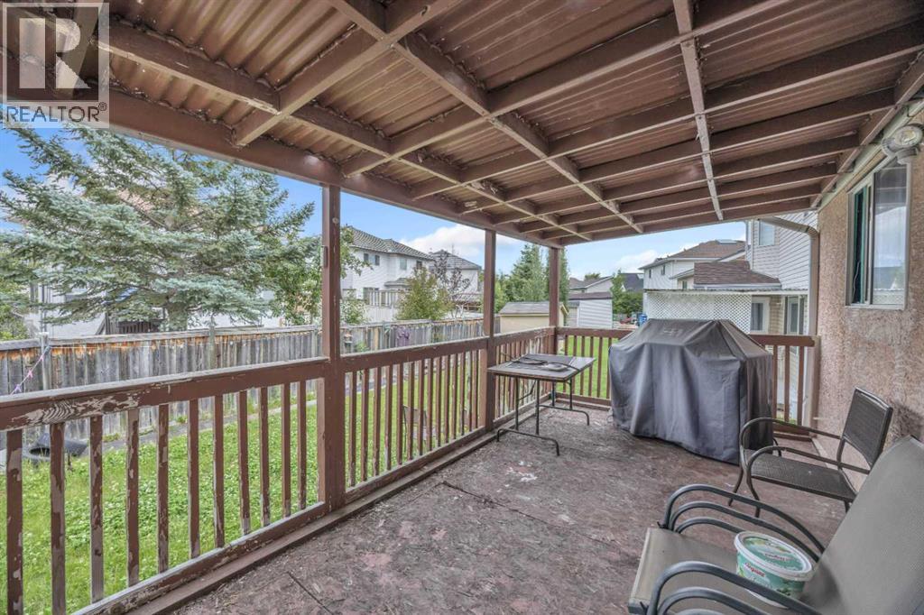 Single Family House Bi-level for Sale in  Coral Keys Drive NE Coral Springs Calgary 