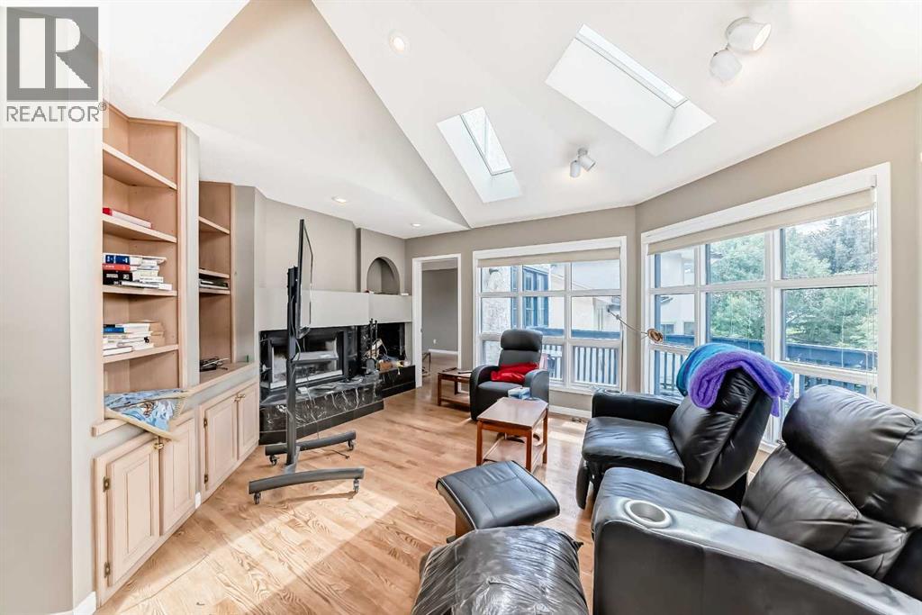 Single Family House for Sale in  Edgeview Road NW Edgemont Calgary 