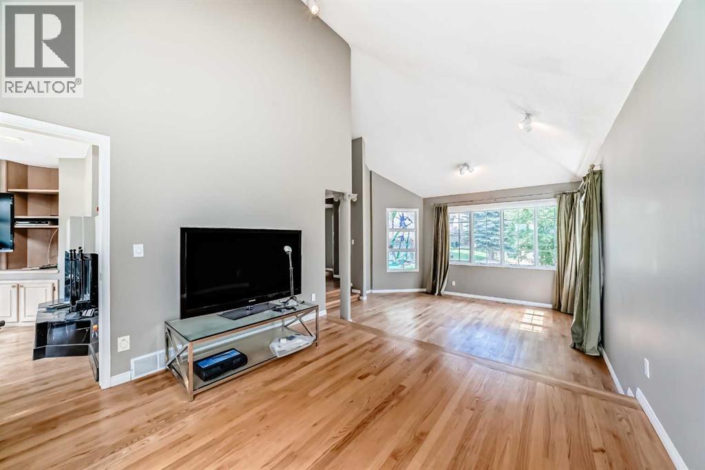 Single Family House for Sale in  Edgeview Road NW Edgemont Calgary 
