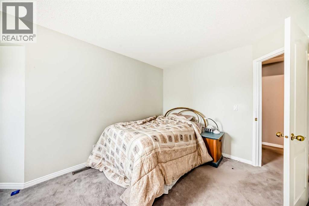 Single Family House for Sale in  Edgeview Road NW Edgemont Calgary 