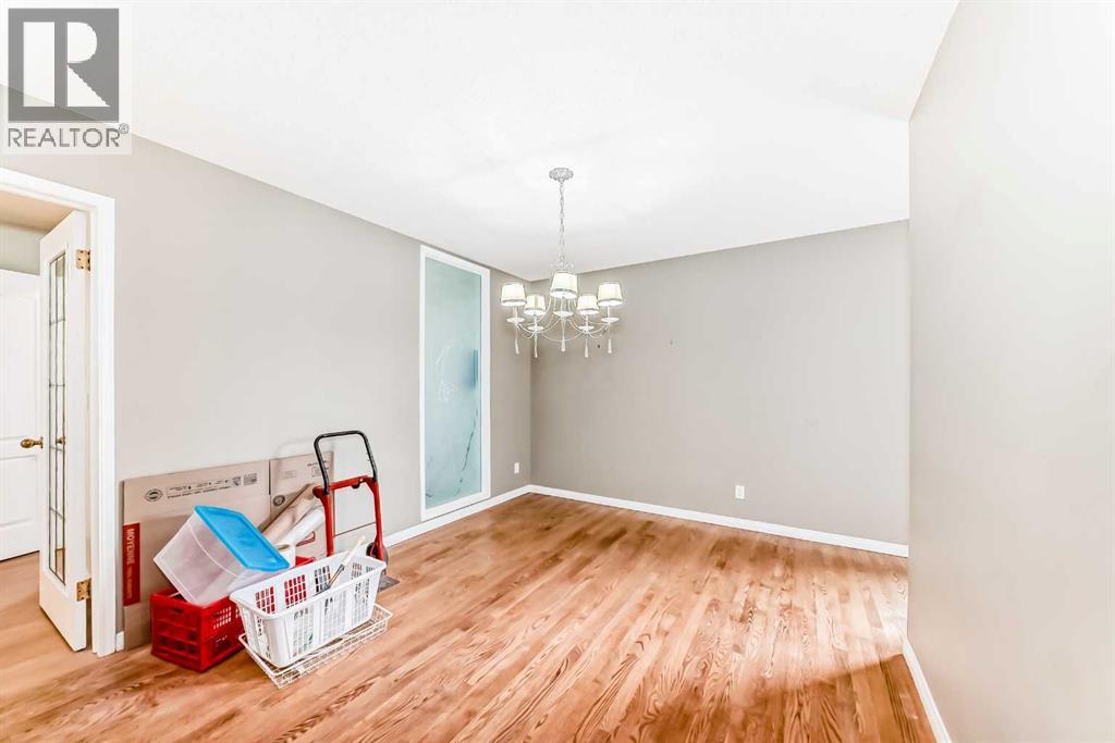 Single Family House for Sale in  Edgeview Road NW Edgemont Calgary 