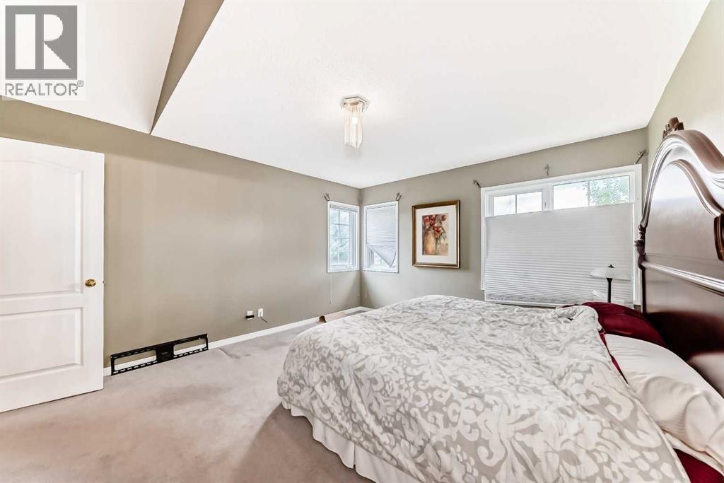 Single Family House for Sale in  Edgeview Road NW Edgemont Calgary 