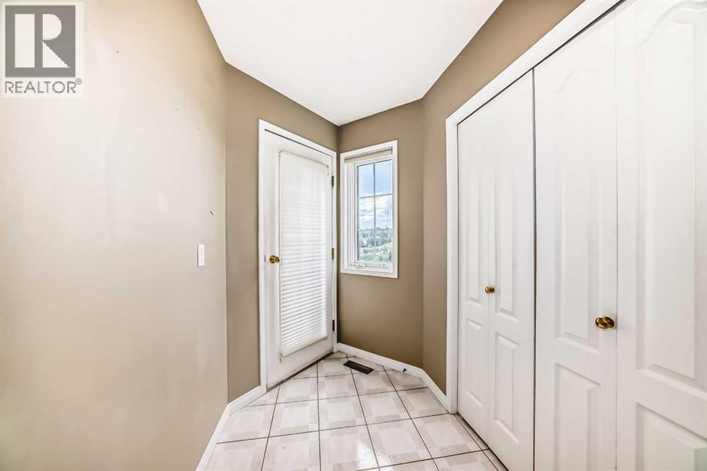 Single Family House for Sale in  Edgeview Road NW Edgemont Calgary 