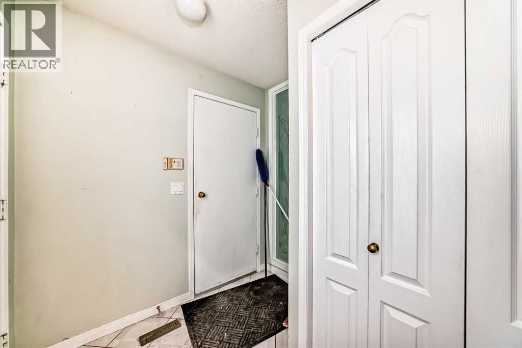 Single Family House for Sale in  Edgeview Road NW Edgemont Calgary 