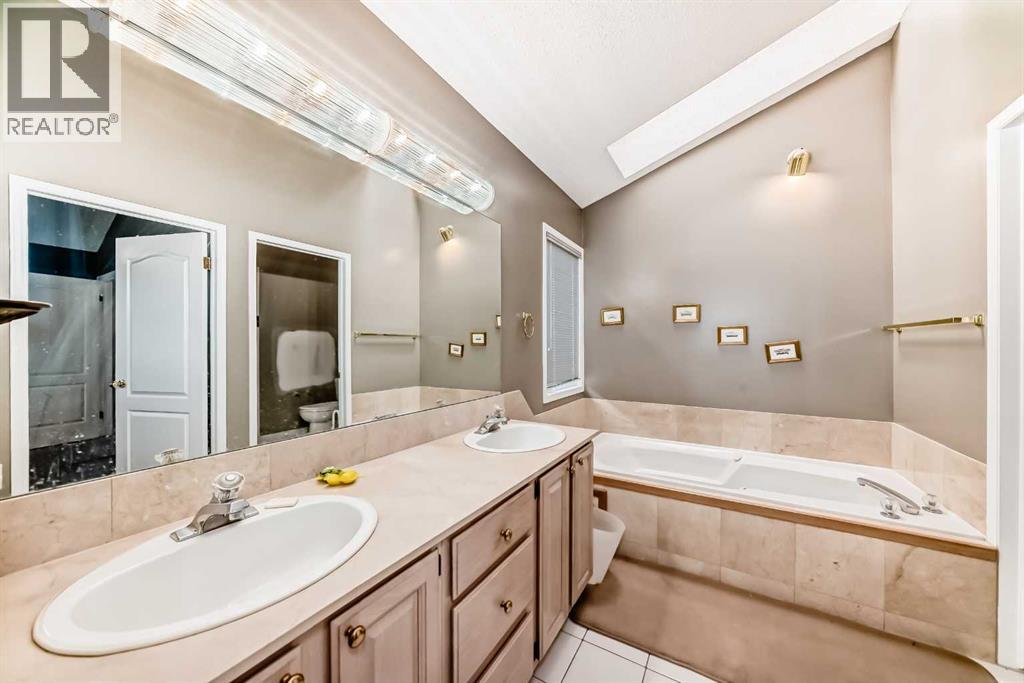 Single Family House for Sale in  Edgeview Road NW Edgemont Calgary 