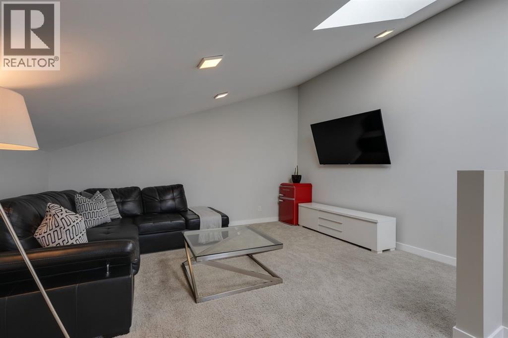 Single Family House for Sale in   Avenue SW Erlton Calgary 