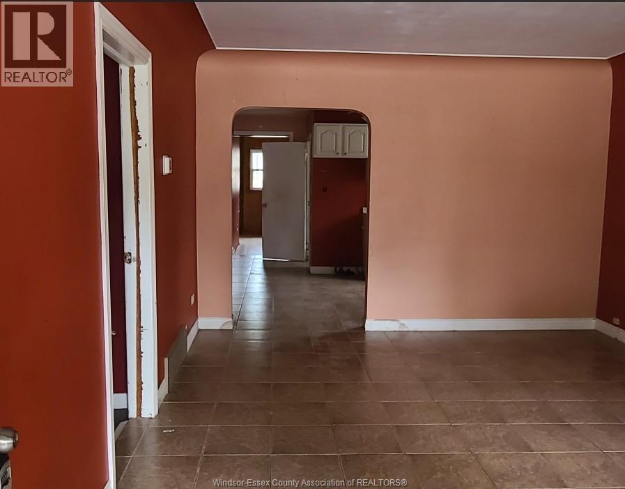Photo 5 of 2728 Lloyd George Boulevard, Windsor ON
