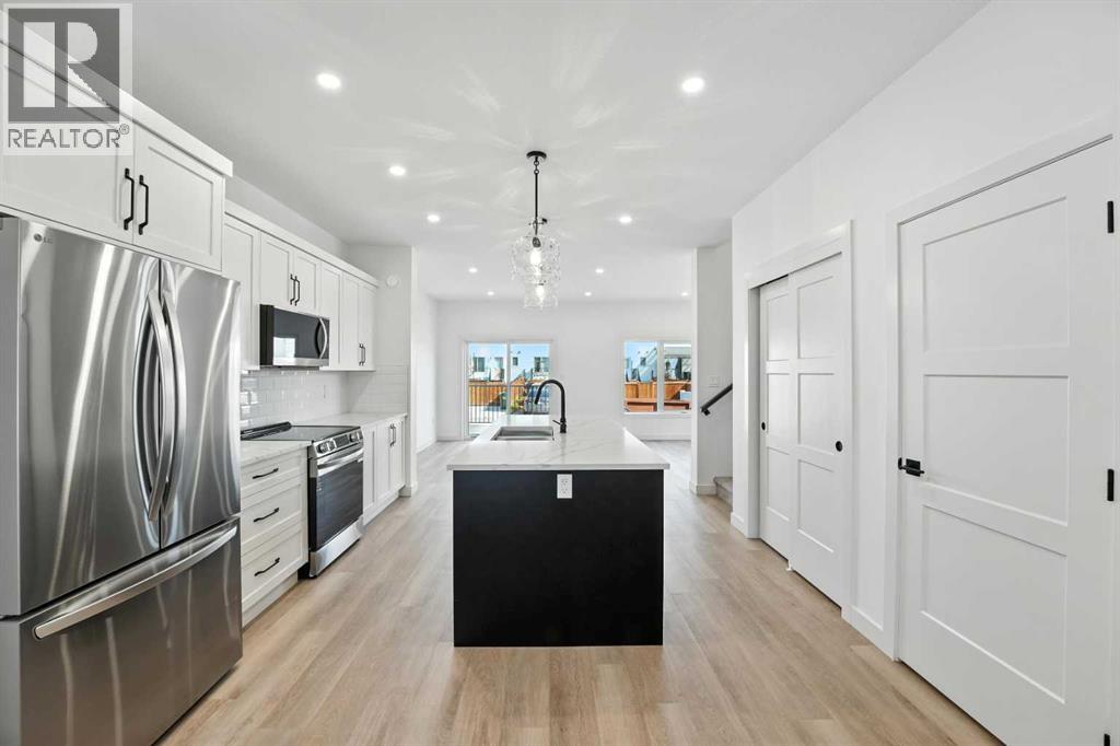 Single Family House for Sale in  Earl Close Evergreen Red Deer 