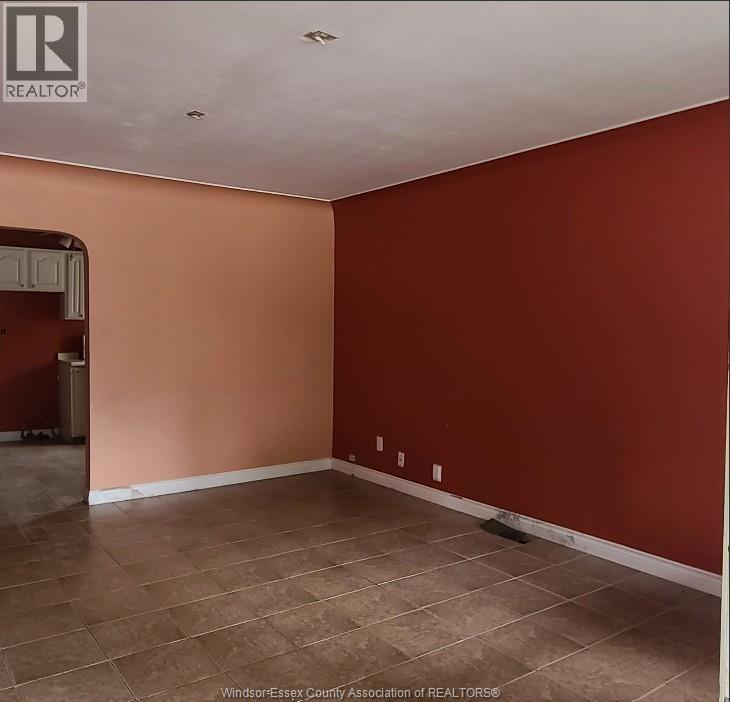 Photo 6 of 2728 Lloyd George Boulevard, Windsor ON