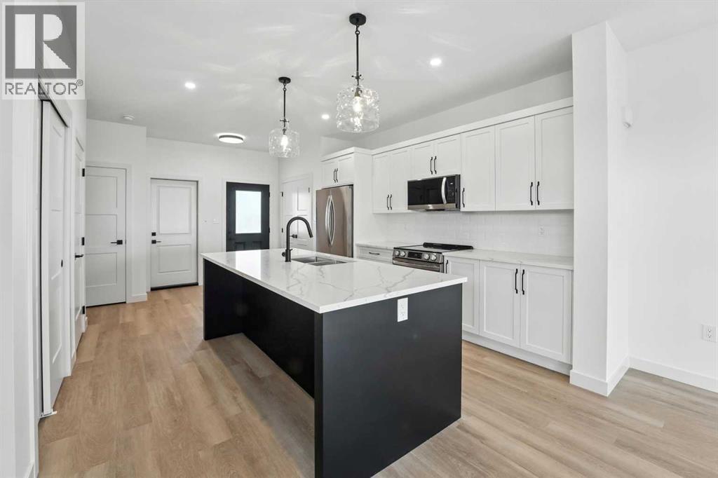 Single Family House for Sale in  Earl Close Evergreen Red Deer 