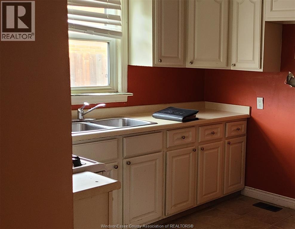 Photo 9 of 2728 Lloyd George Boulevard, Windsor ON