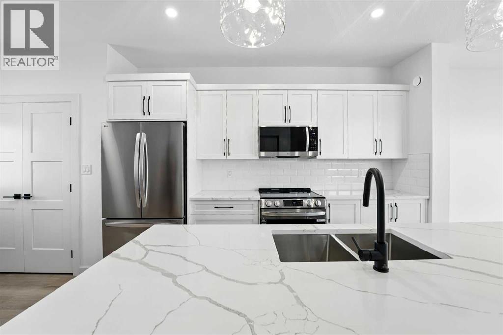 Single Family House for Sale in  Earl Close Evergreen Red Deer 