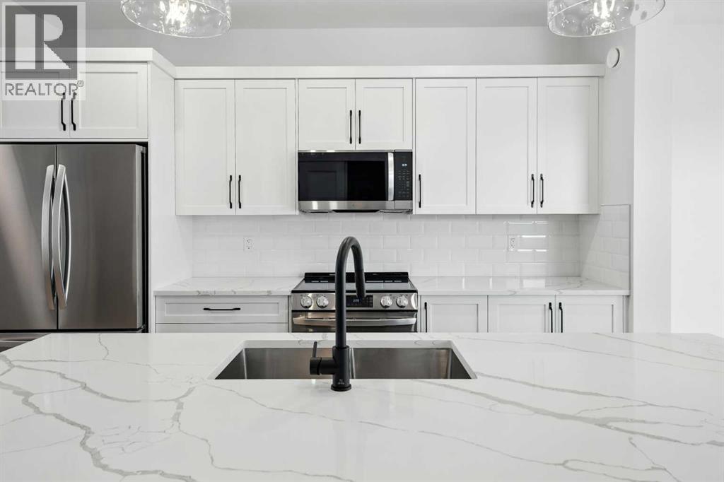 Single Family House for Sale in  Earl Close Evergreen Red Deer 