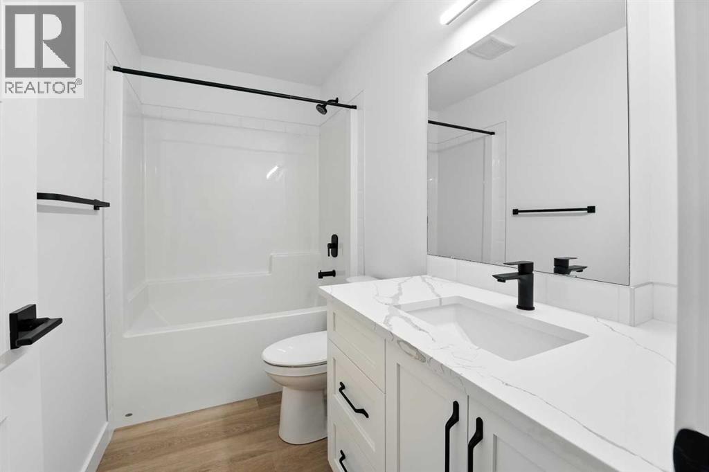 Single Family House for Sale in  Earl Close Evergreen Red Deer 