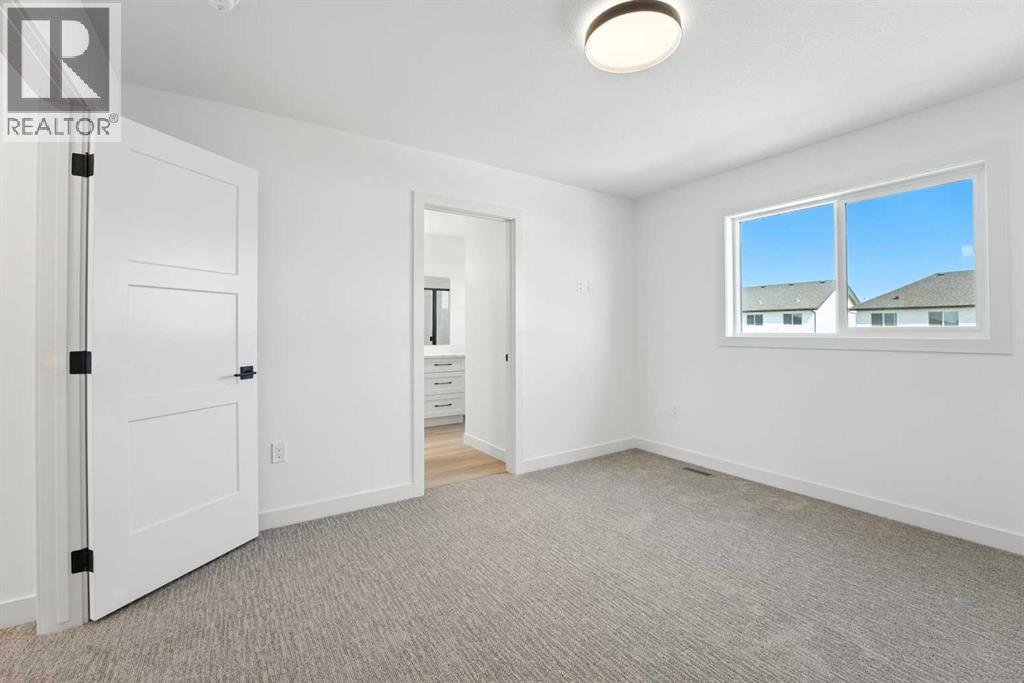 Single Family House for Sale in  Earl Close Evergreen Red Deer 