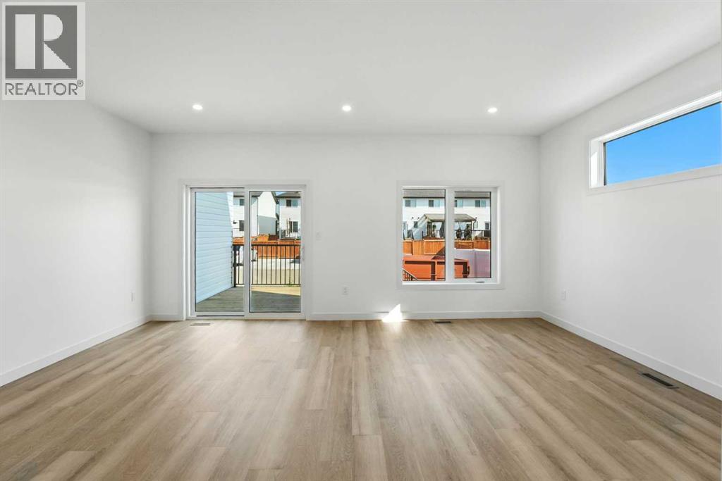 Single Family House for Sale in  Earl Close Evergreen Red Deer 