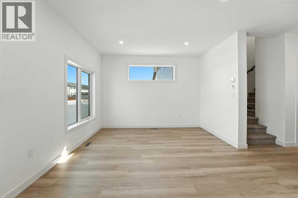 Single Family House for Sale in  Earl Close Evergreen Red Deer 