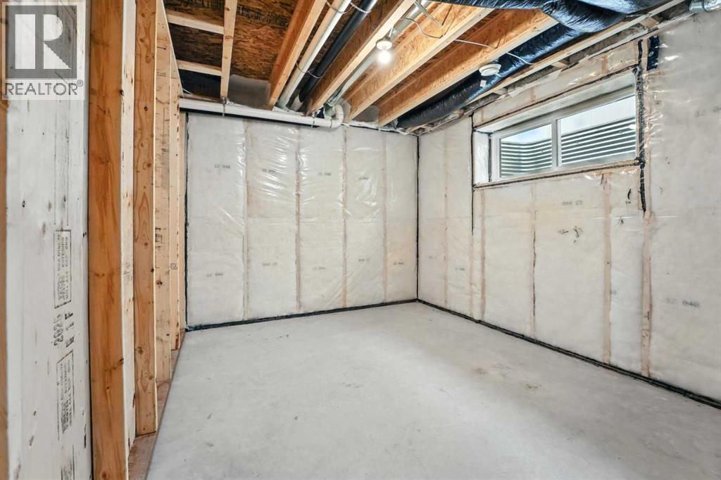 Single Family House for Sale in  Earl Close Evergreen Red Deer 
