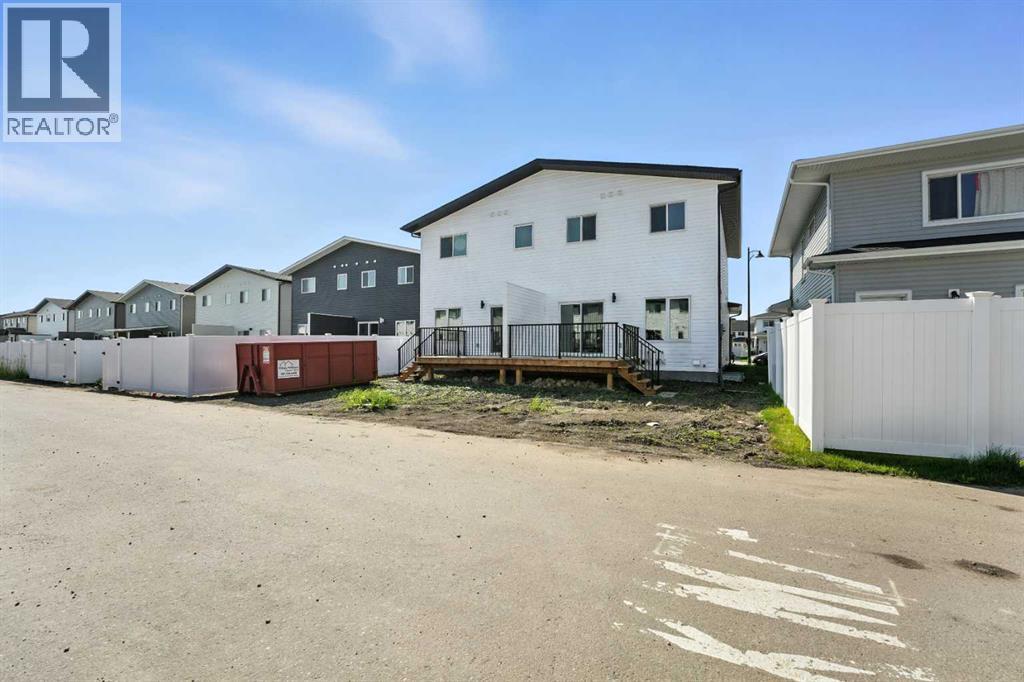 Single Family House for Sale in  Earl Close Evergreen Red Deer 