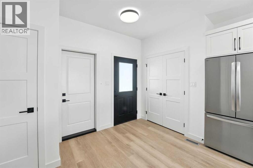 Single Family House for Sale in  Earl Close Evergreen Red Deer 