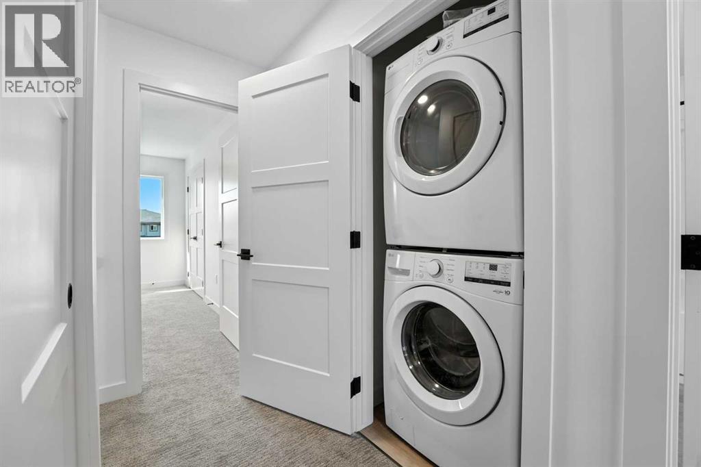 Single Family House for Sale in  Earl Close Evergreen Red Deer 