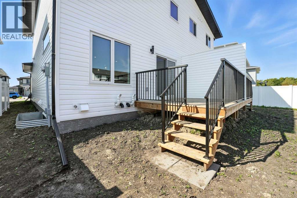 Single Family House for Sale in  Earl Close Evergreen Red Deer 