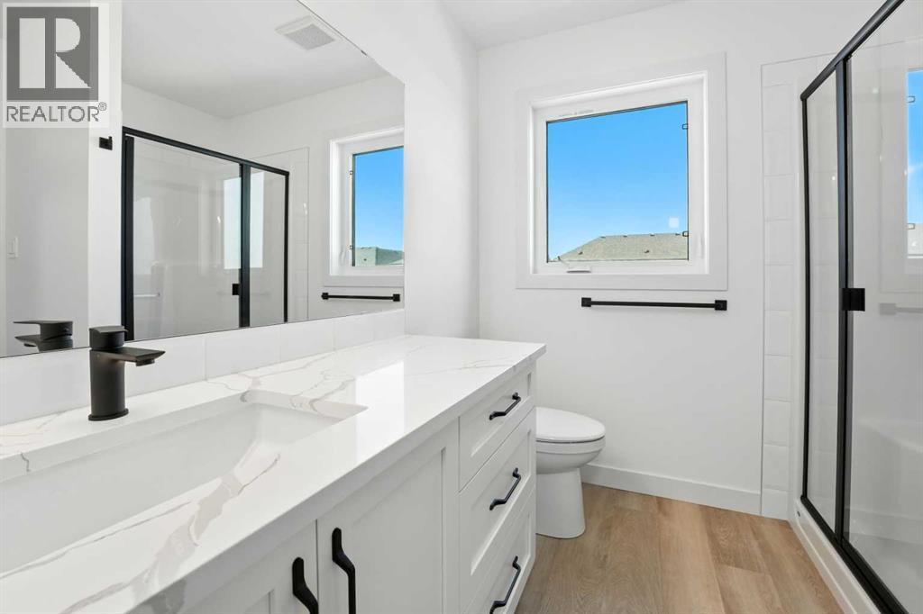 Single Family House for Sale in  Earl Close Evergreen Red Deer 