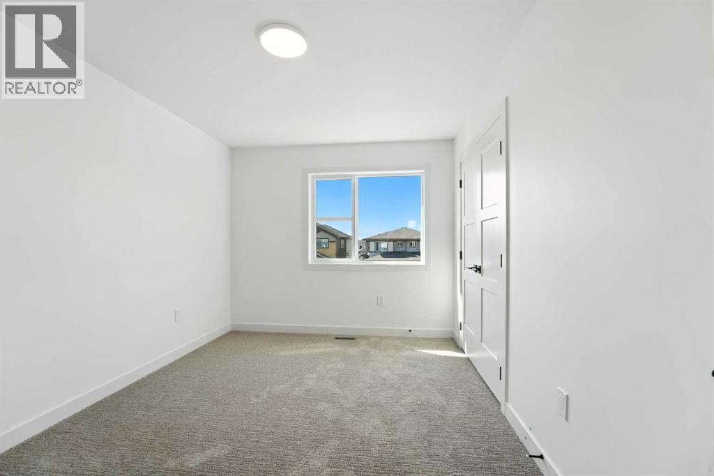 Single Family House for Sale in  Earl Close Evergreen Red Deer 