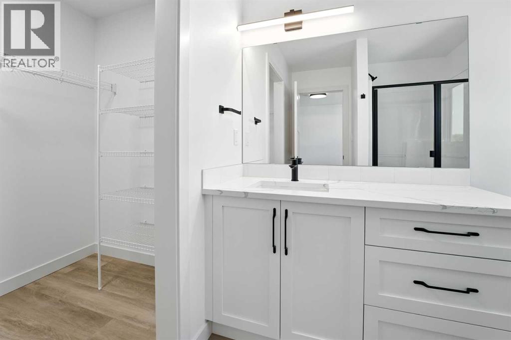 Single Family House for Sale in  Earl Close Evergreen Red Deer 