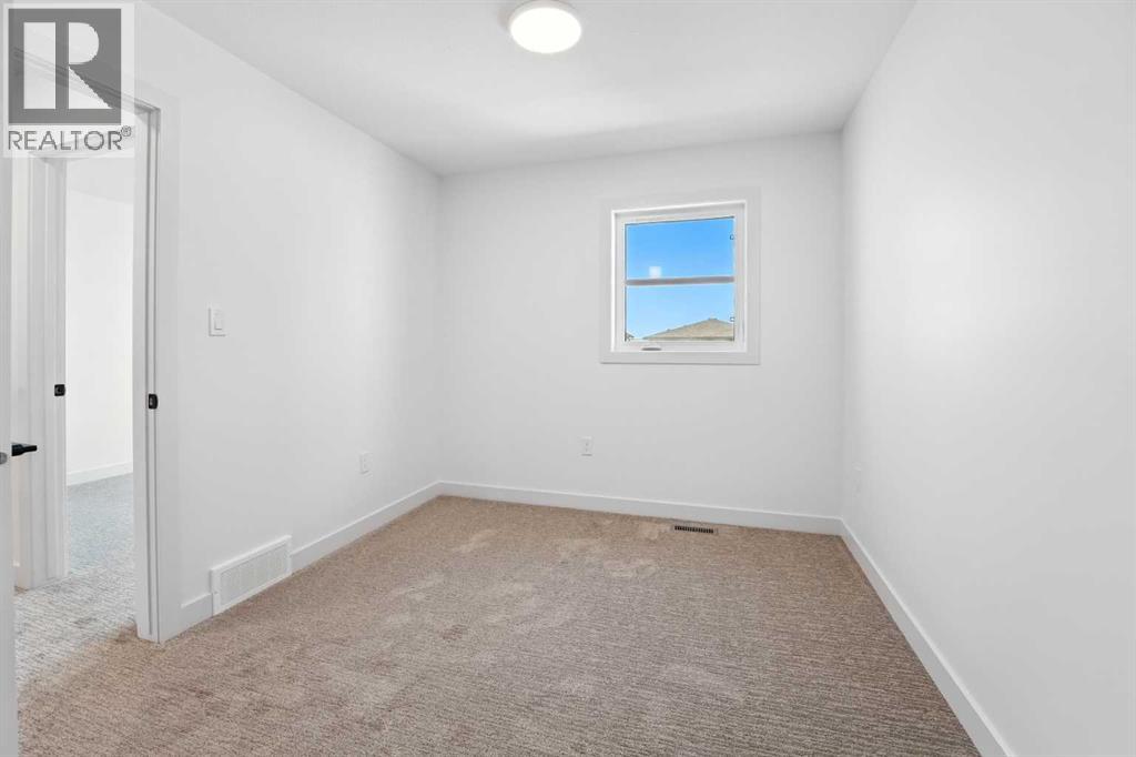 Single Family House for Sale in  Earl Close Evergreen Red Deer 