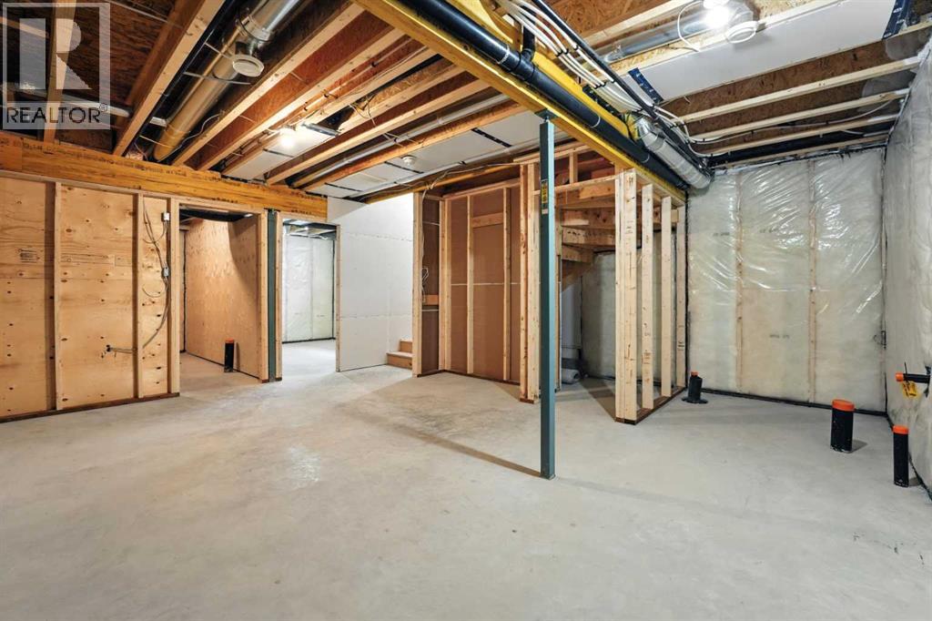 Single Family House for Sale in  Earl Close Evergreen Red Deer 