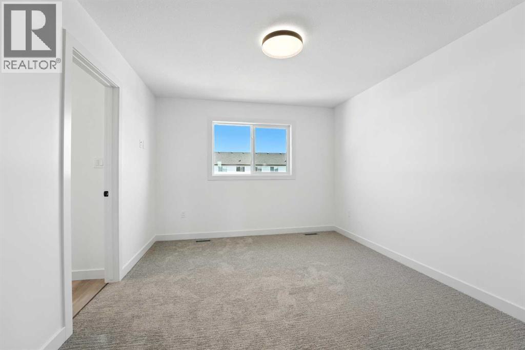 Single Family House for Sale in  Earl Close Evergreen Red Deer 