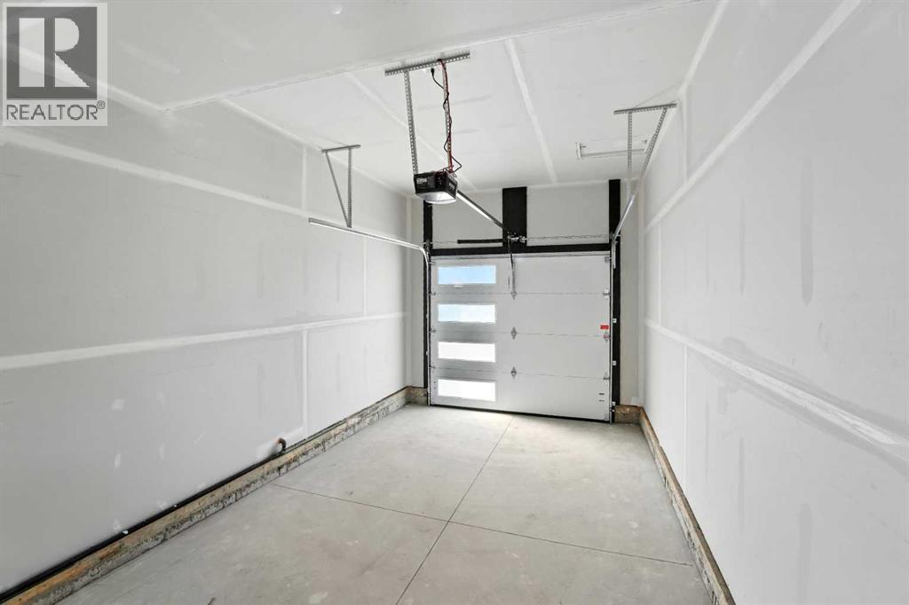 Single Family House for Sale in  Earl Close Evergreen Red Deer 
