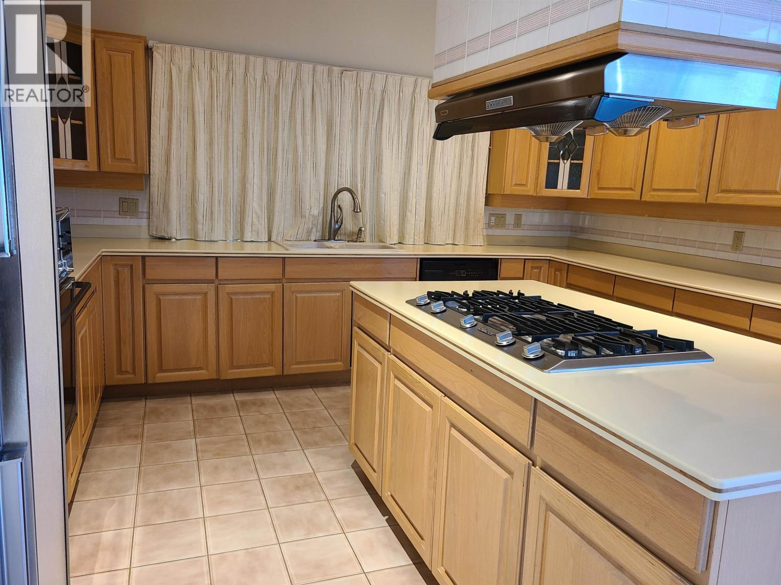 Photo 4 of 2209 W 36th Avenue, Vancouver BC