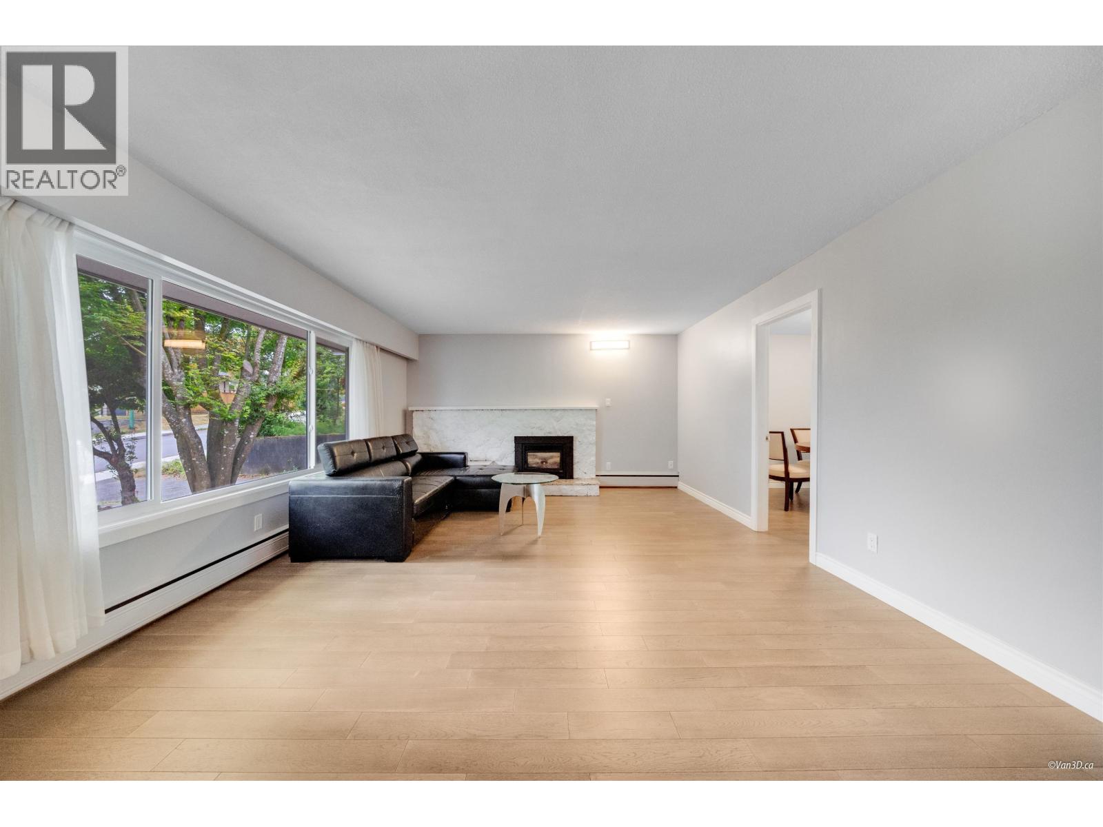Photo 6 of 4366 Gilpin Crescent, Burnaby BC