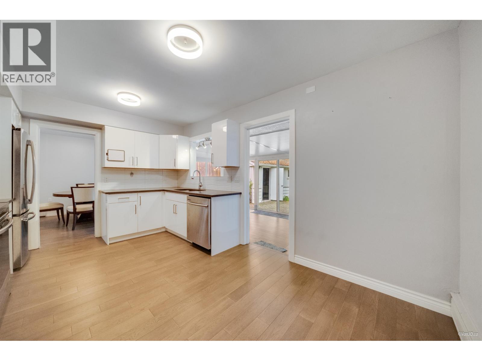 Photo 12 of 4366 Gilpin Crescent, Burnaby BC